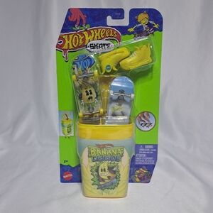 Hot Wheels Skate‎ Bananalicious Pack, Skateboard, Shoes Yellow